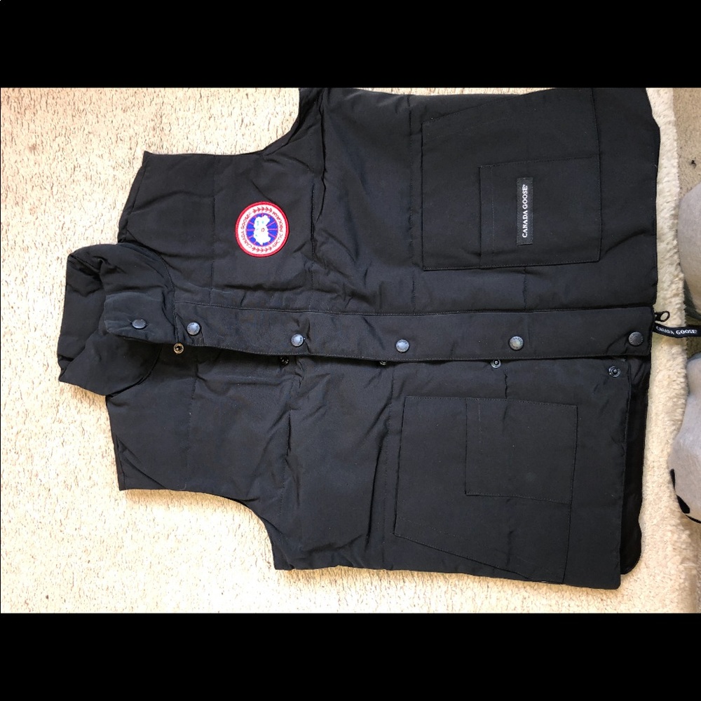 CANADA GOOSE FREESTYLE VEST!!!!